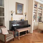 2 Private Rooms In An Elegant Haussmannian Appartement