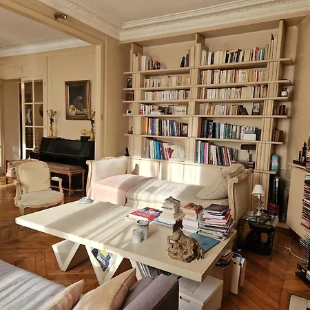 2 Private In An Elegant Haussmannian Paris