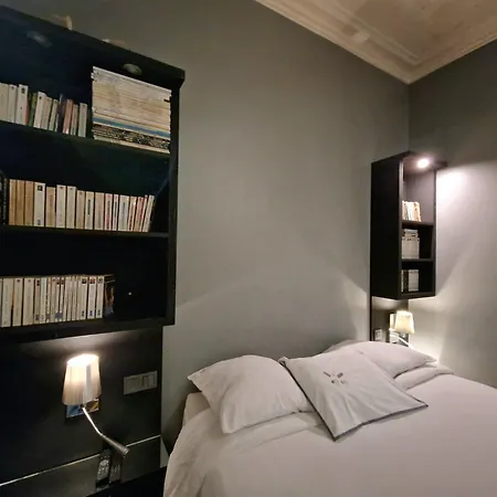 2 Private In An Elegant Haussmannian Homestay