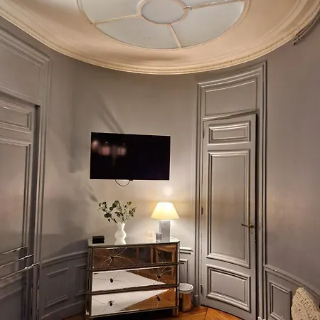 Homestay 2 Private In An Elegant Haussmannian Paris