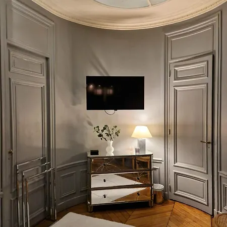 2 Private In An Elegant Haussmannian Homestay Paris