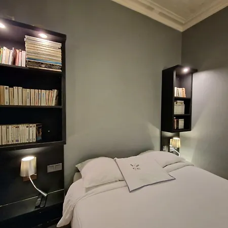 2 Private In An Elegant Haussmannian Homestay