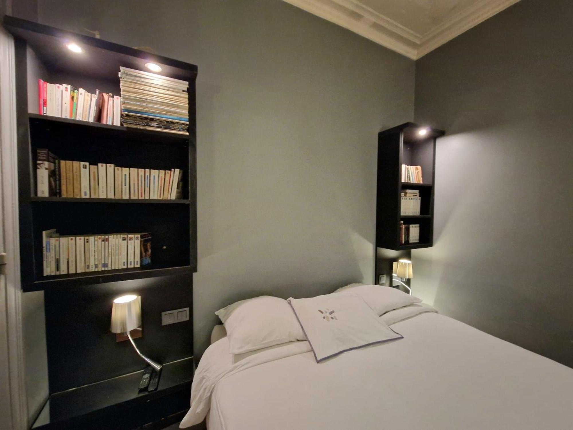 2 Private In An Elegant Haussmannian Homestay